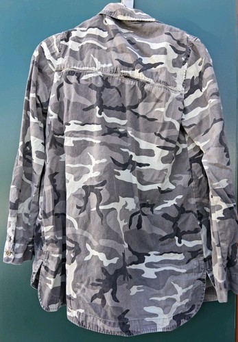 Forever 21 Womens Camo Long Sleeve Shirt Size Medium RN#94981 - Picture 2 of 10