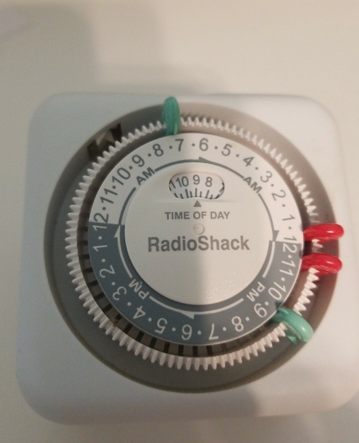 Radio Shack 611068 PlugIn Mini Lamp Appliance 24 Hour Timer 15A 1875W