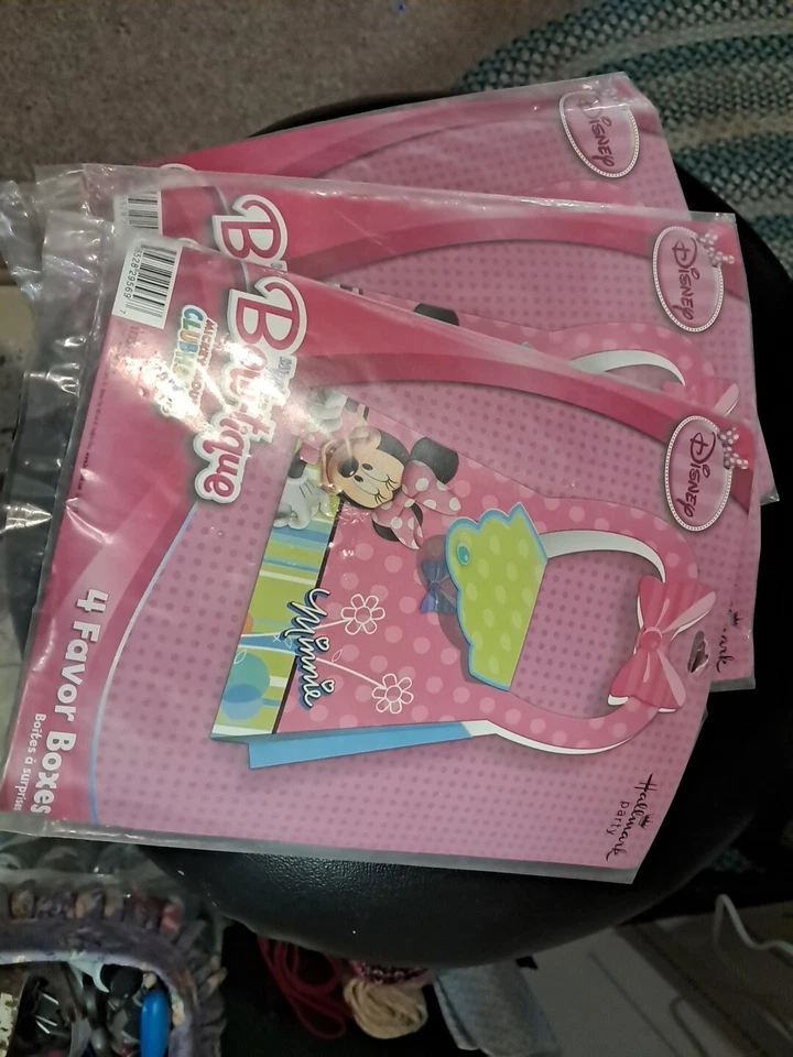 Hallmark Party Disney Minnie Mouse Bow-tique Nuevo en Paquete Lote de 3 Cajas de Favoritos Total 12 Foto 2 de 4