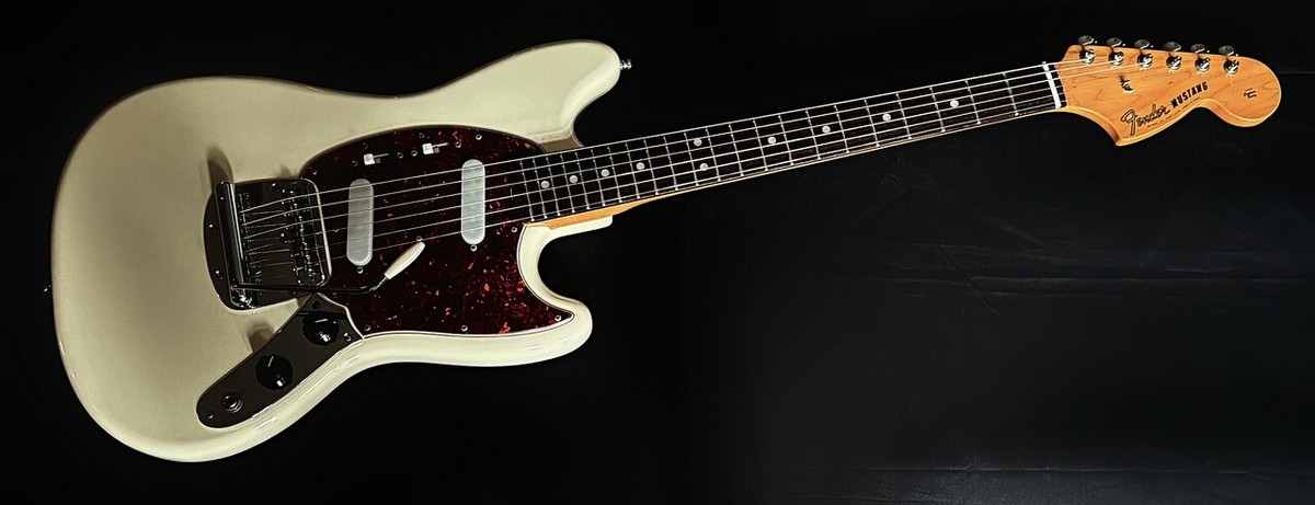 Fender Japan MG65 Mustang White Crafted in Japan 2006-2008 Fender Japan MG65 Mustang White Crafted in Japan 2006-2008