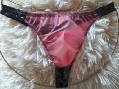 Erotische Transparenz! Herrenstring, rotes Vinyl + schwarzer Lack, von Laexa