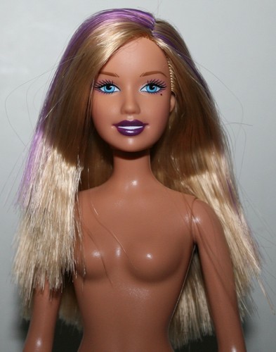 Mattel Barbie Doll Blonde Hair with Purple Streaks, Bendable Legs, Beauty Mark - Imagen 3 de 11