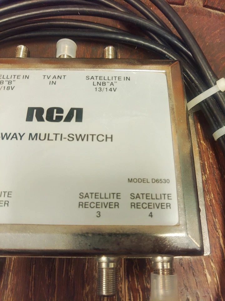 RCA- 4 Way Distribution Multi-Switch Model D6530 Vintage W/ AC Adapter And Cable - Image 3 of 4