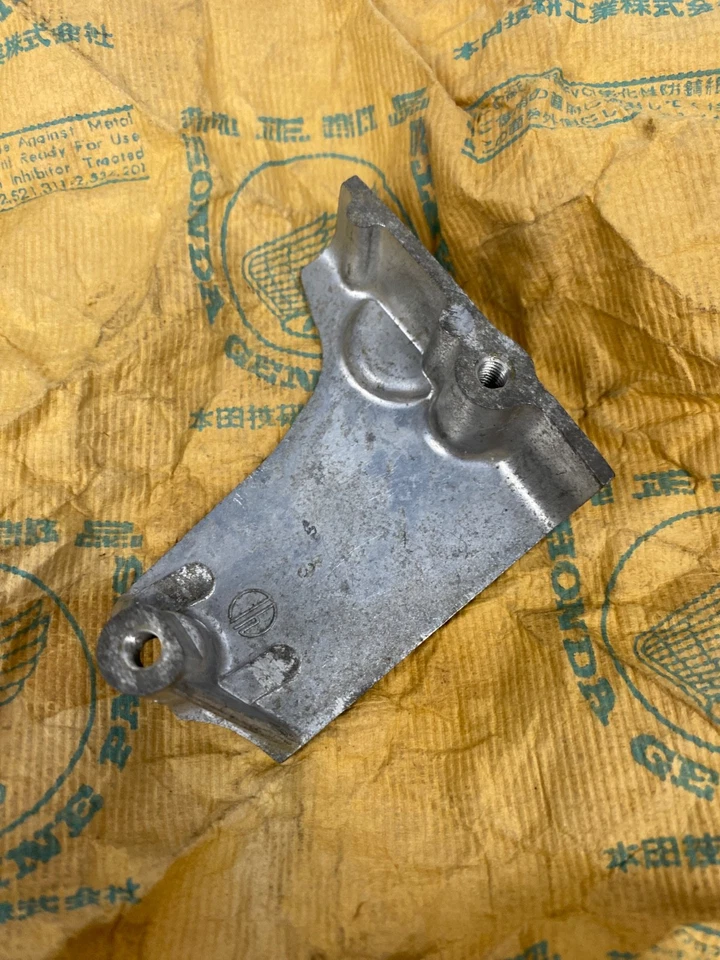 Cubierta de cadena de piñón para Honda S90 CS90 CL90 ST90 NOS 11661-028-000 Foto 3 de 4