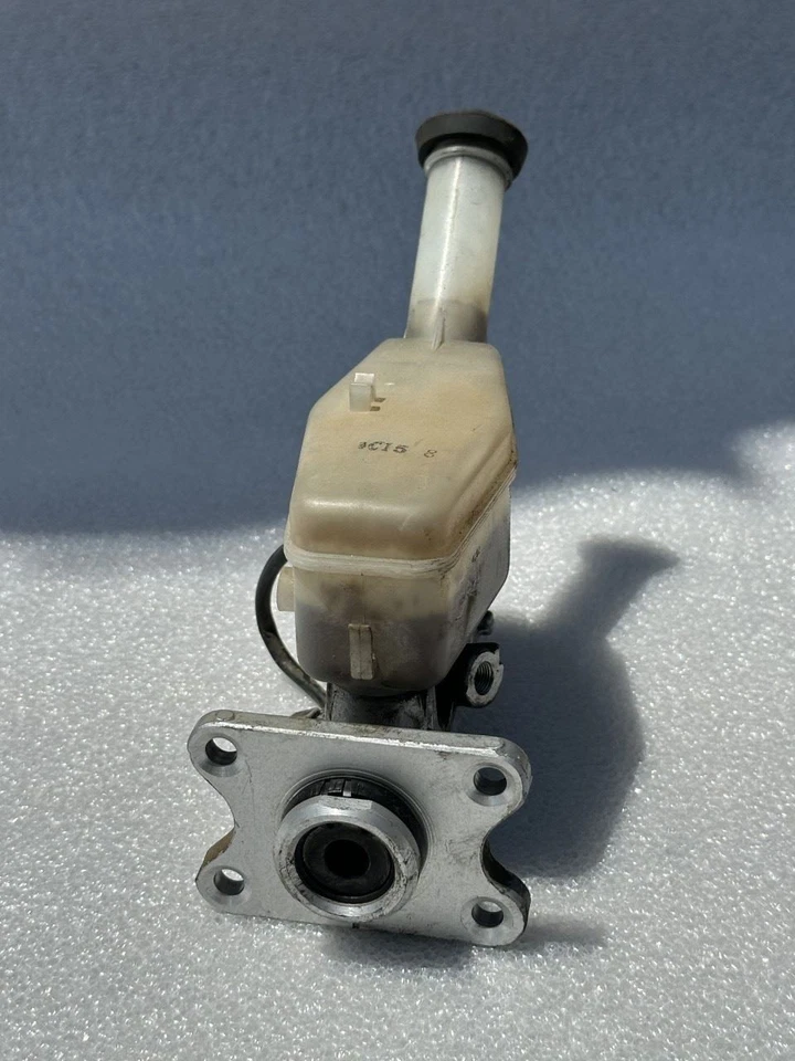 1994 TOYOTA PREVIA ТОРМОЗНОЙ ГЛАВНЫЙ ЦИЛИНДР С РЕЗЕРВУАРОМ ДЛЯ МОДЕЛЕЙ С ABS - Изображение 2 из 4