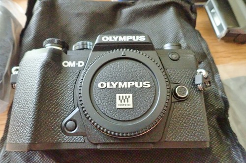 Olympus OM-D E-M5 Mark III Mirrorless Body Black + All accessories NEW & BOXED - Picture 2 of 13