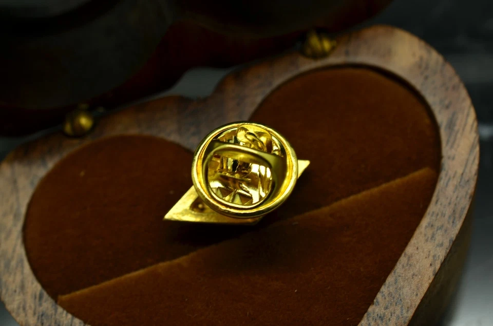 12K Yellow Gold Black Hills Gold leaves & grape design lapel pin w/ gemstones - Image 3 of 4