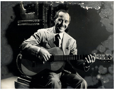 Italy, Roberto Murolo, Italian singer-songwriter, guitarist and actor, 1964 Tirag