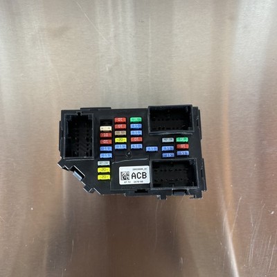 09-12 Chevy Suburban Tahoe Yukon Denali Escalade OEM Fuse Panel 20828606-01
