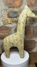 Decorative Giraffe Figurine – Woven Effect Resin Ornament – 20cm Tall