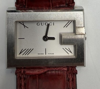 Gucci 100L Vintage Collectible G-Rectangle Swiss Womens Watch Gucci 100L Vintage Collectible G-Rectangle Swiss Womens  main image 2