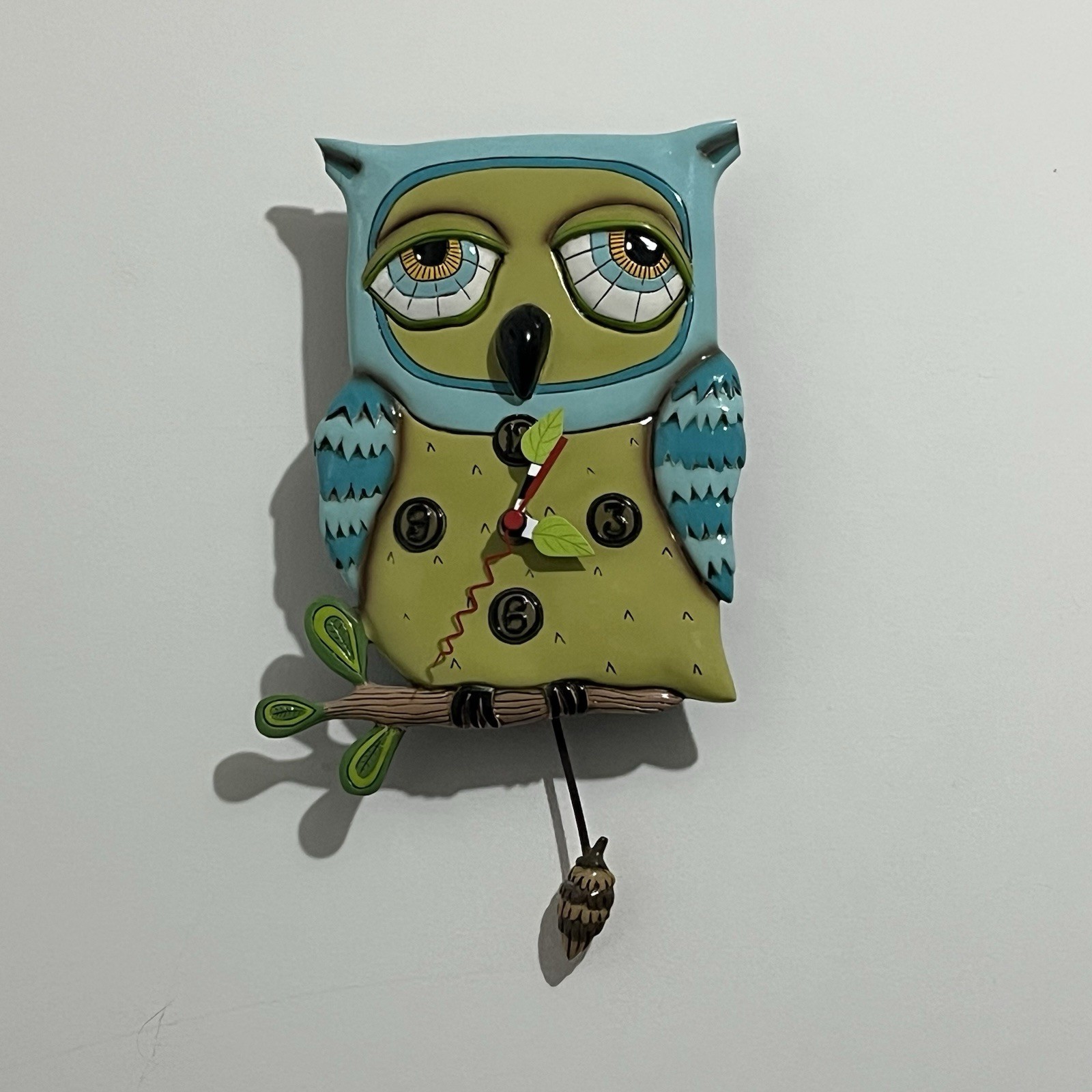 Allen Designs 12" Drowsy Eyed Owl Clock with Acorn Pendulum Green Blue Works GUC