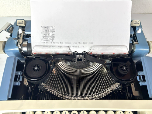 Macchina da scrivere ROYAL Safari vintage 1967-8 blu con custodia, manuale, nastro buono funzionante! - Foto 10 di 18