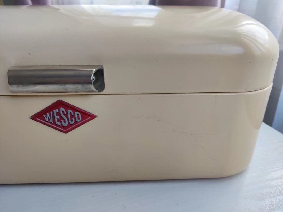 Wesco Large Beige Grandy Metal Bread Bin, 22x42x16.5, 3kg, FAIR - GOOD CONDITION - Image 3 of 4