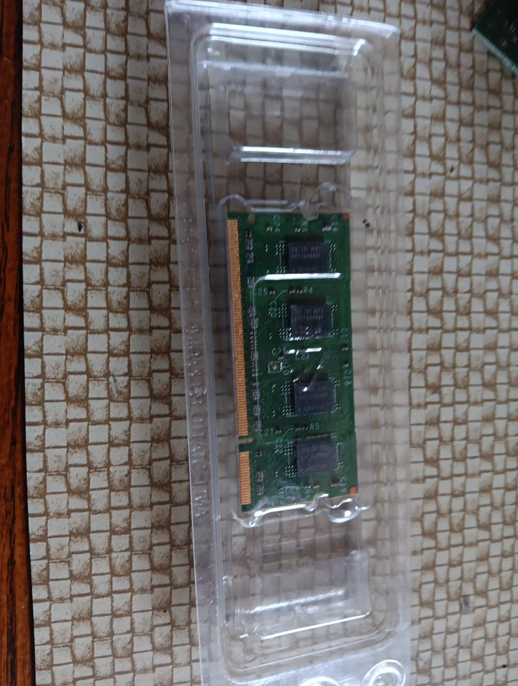 Crucial CT12864AC667  1GB DDR2 Sodimm 128Mx64 Laptop Memory Module - Image 4 of 4