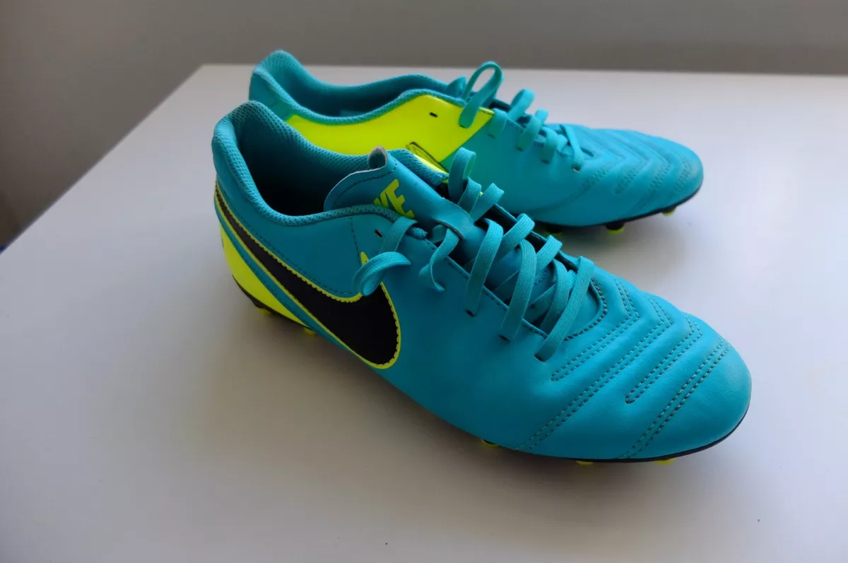 Football boots cheap nike tempo