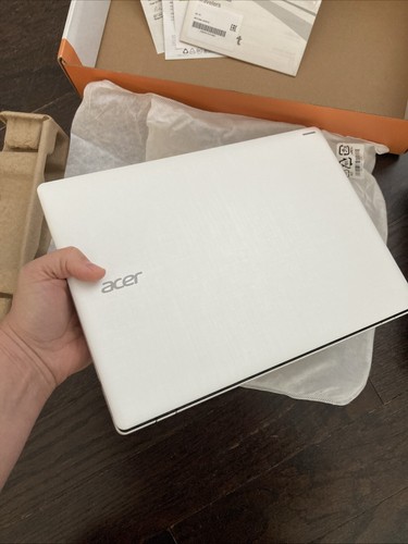 Acer Aspire One 11 Family Friendly Cloud White Fabricación año 2016 - Imagen 8 de 12