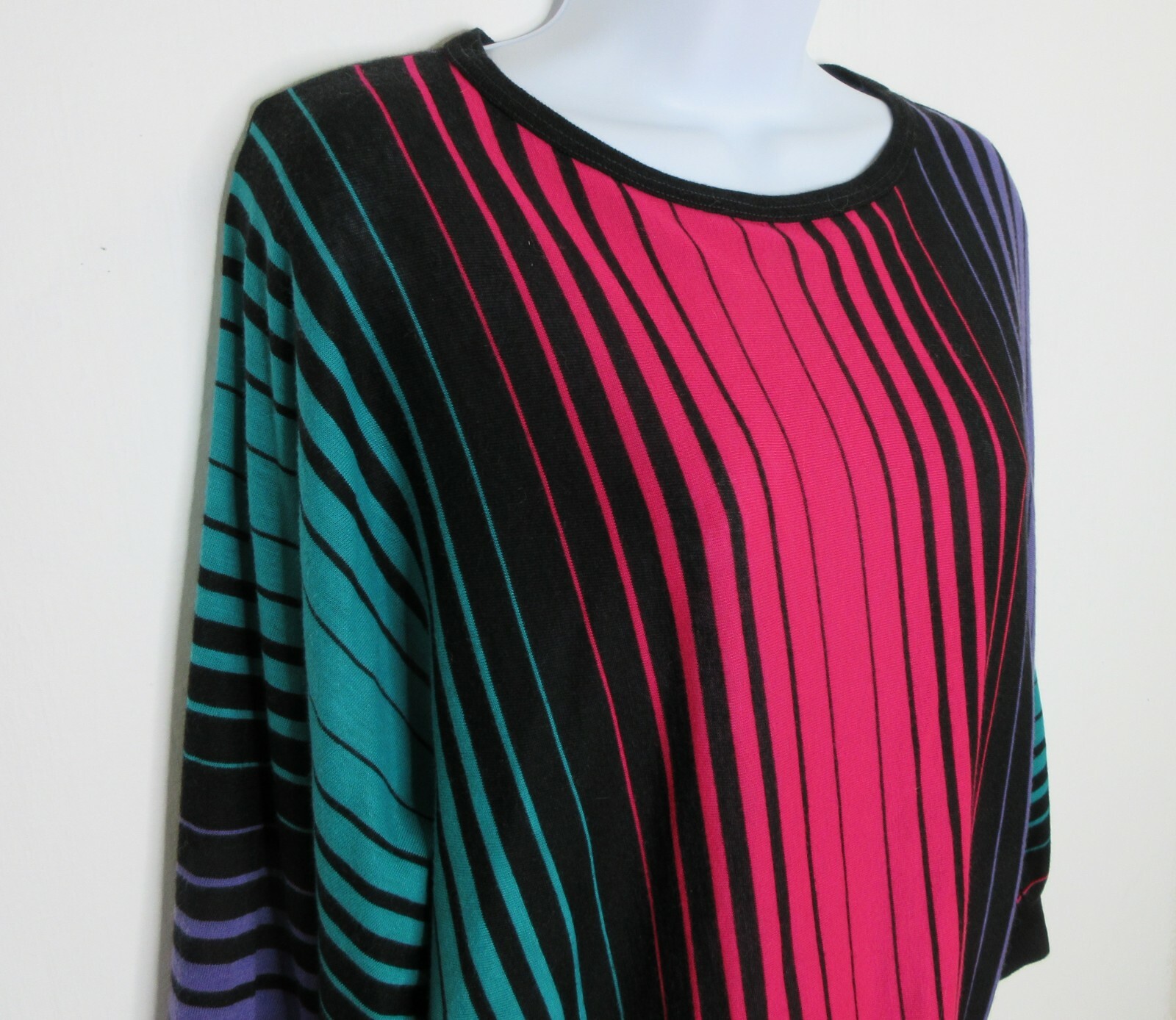 True Vintage 80s Womens S/M Striped Bat Wing Slee… - image 3