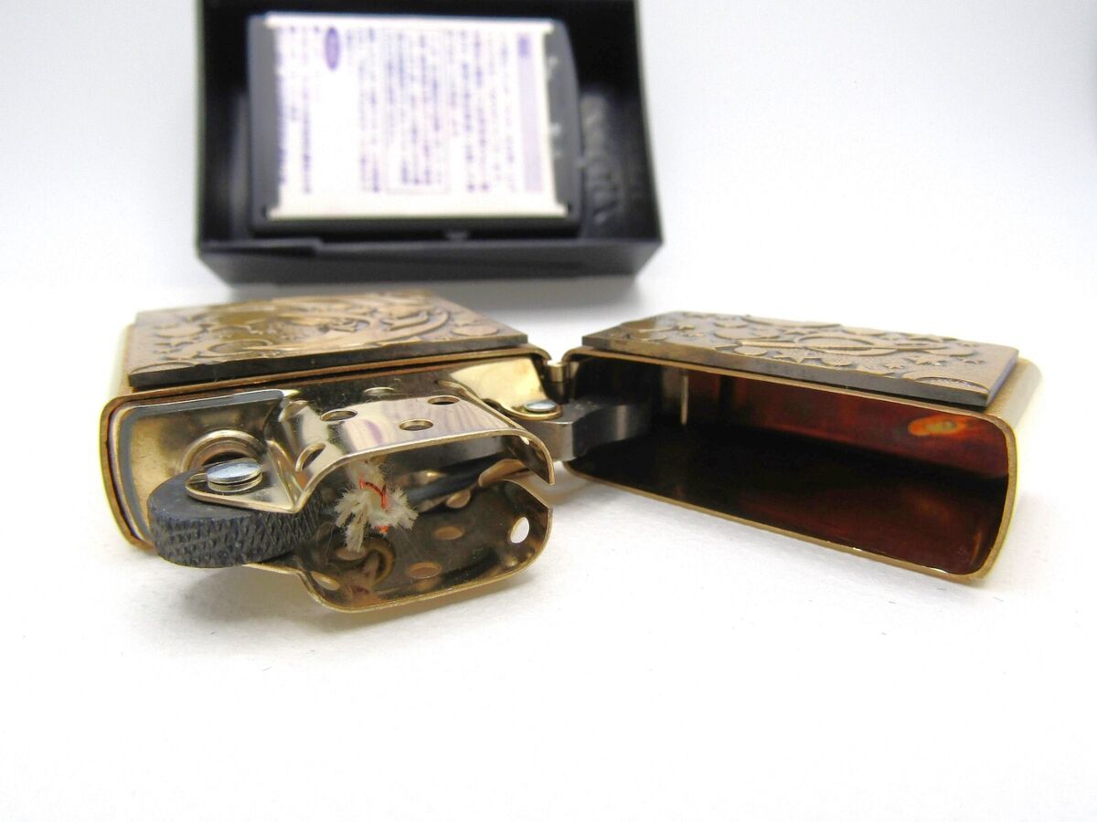 Barrett Smythe Galaxy Moon & Stars Solid Brass Zippo 2000 Barrett Smythe Galaxy Moon & Stars Solid Brass Zippo 2000