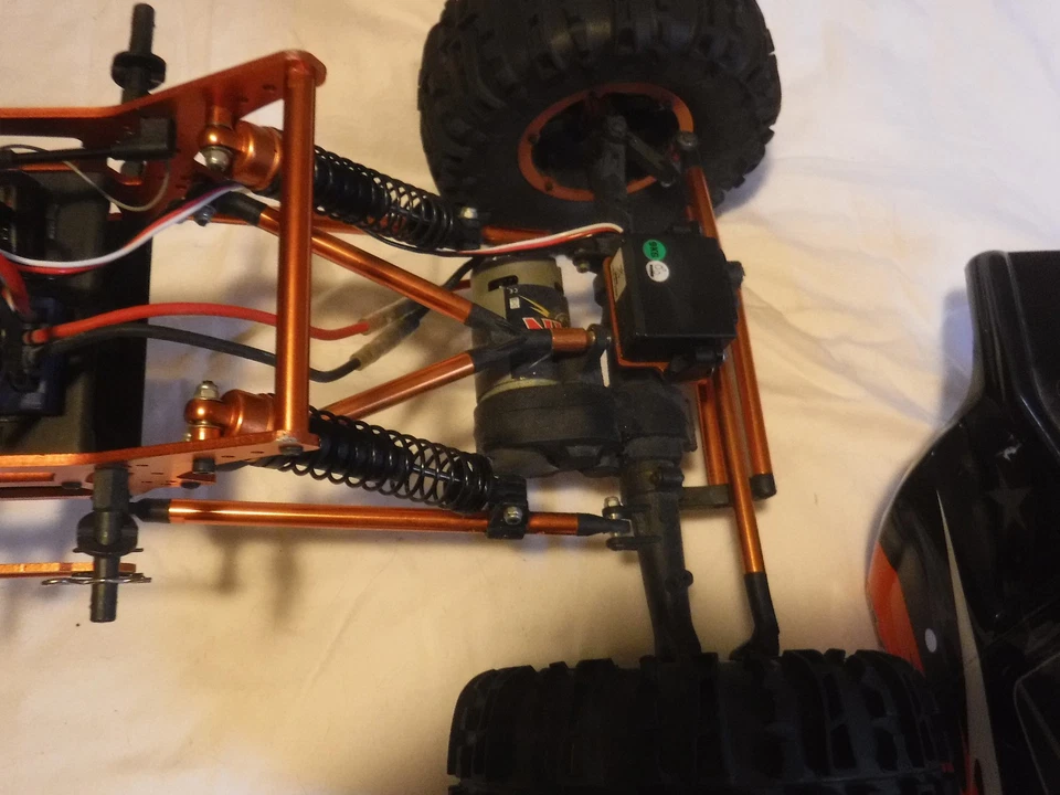 Exceed RC 1/8 2.4Ghz Mad Torque RC Rock Crawler for parts or repair - Image 3 of 4