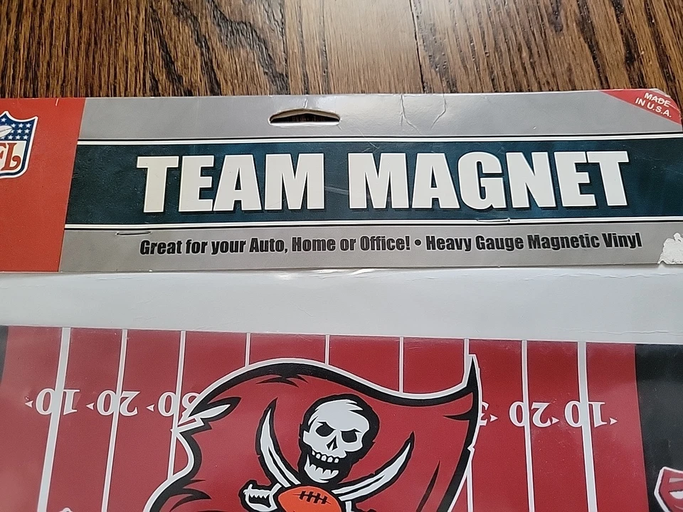 Tampa Bay Buccaneers Super Bowl XXXVII CHAMPS Car Team Imán NUEVO EN PAQUETE Foto 2 de 4