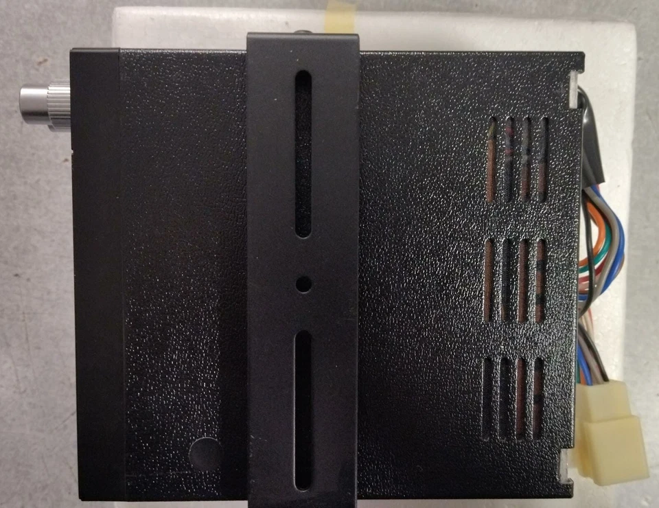 Autoradio d'epoca per veicoli d'epoca con lettore cassette uscita audio 45watt - Immagine 3 di 4