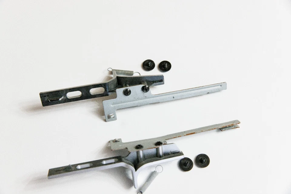 VTG Alienware Area 51 Desktop PC Case Side Panel Latches - Image 4 of 4