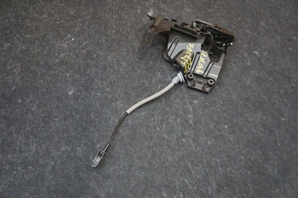 Conjunto de cerradura de pestillo de puerta del conductor delantero izquierdo OEM 31440997 Volvo XC90 2016-2023 Foto 3 de 4