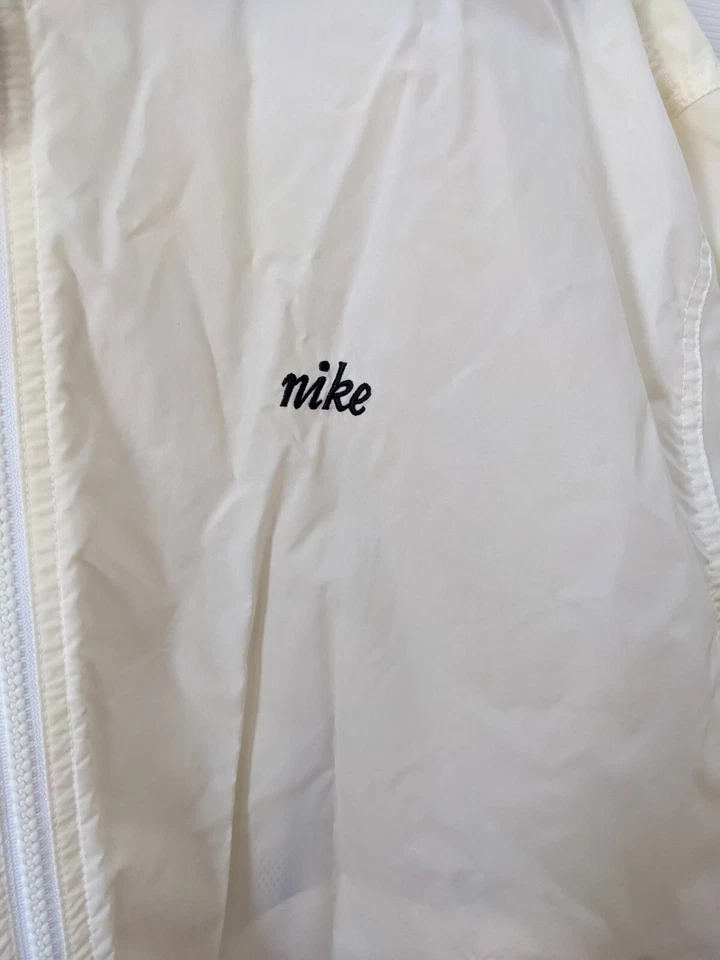 Chaqueta cortavientos Nike vintage años 90 marfil crema para mujer grande cremallera bolsillo oculto Foto 2 de 4