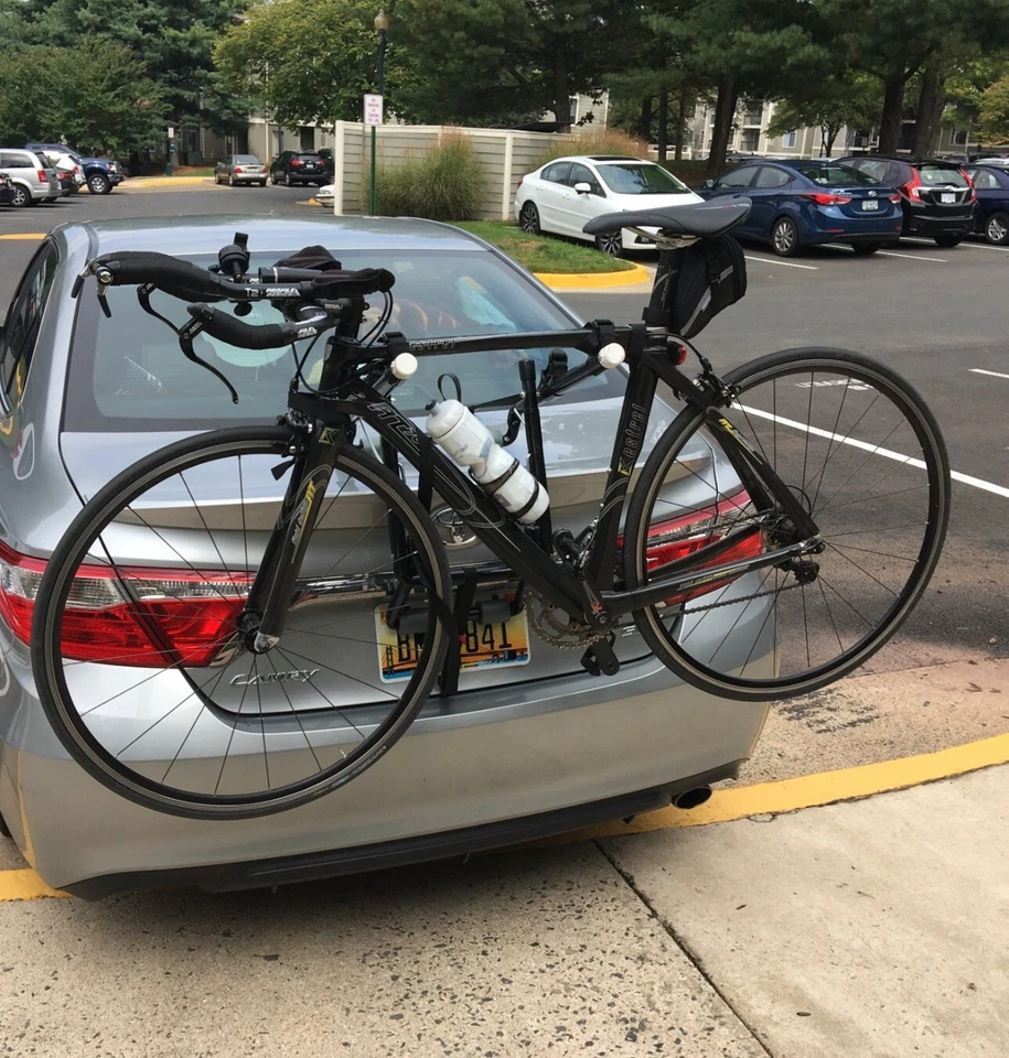 Bicicleta de carretera Kestrel de carbono completo. Foto 2 de 2