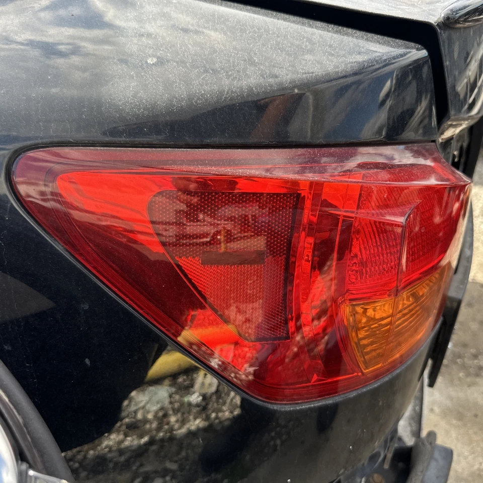 Conjunto de luz trasera izquierda lado conductor Lexus IS250 IS350 2006-2008 FABRICANTE DE EQUIPOS ORIGINALES Foto 2 de 3