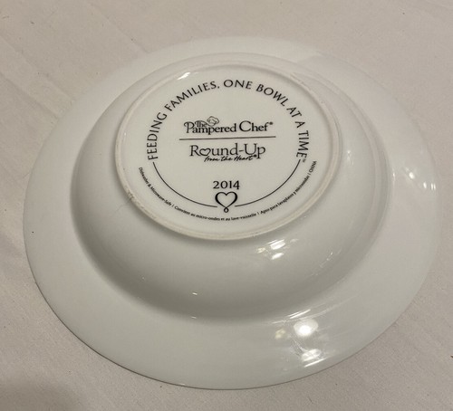 Pampered Chef Round-UP Feeding Families One Bowl at a Time 2014 Set of 2 8" - Picture 7 of 7