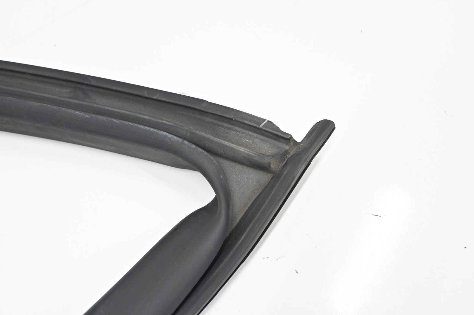 ⭐ 14-20 Maserati Ghibli Quatt Front Right Door Body Rubber Weatherstrip Seal Oem