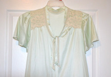Vintage Gilead Long Maxi Green Nightgown Women's Size Small Button Front w/ Lace