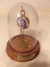 M. I. Hummel, Kettenuhr , "Umbrella Girl“ in Glaskuppel, ohne Batterie