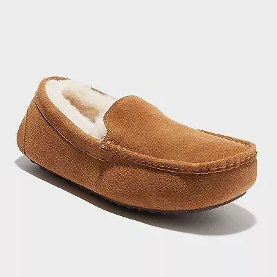 dluxe by dearfoams Men s Nelson Shearling Moccasin Slippers Chestnut 7