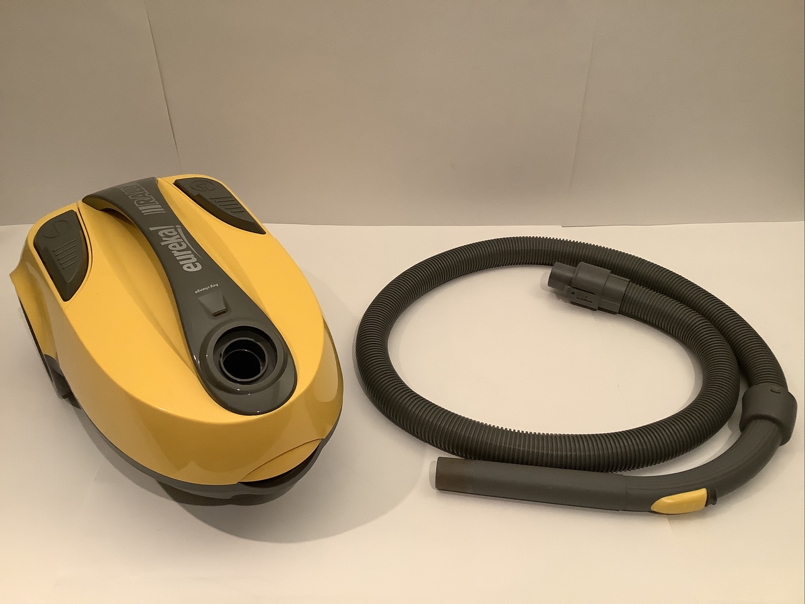 EUREKA RALLY 2 CANISTER VACUUM CLEANER WITH HOSE WORKS GREAT NO
