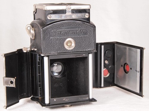 VOIGTLANDER Superb Twin-Lens Reflex Camera with Skopar Lens and Original Case - Picture 9 of 14