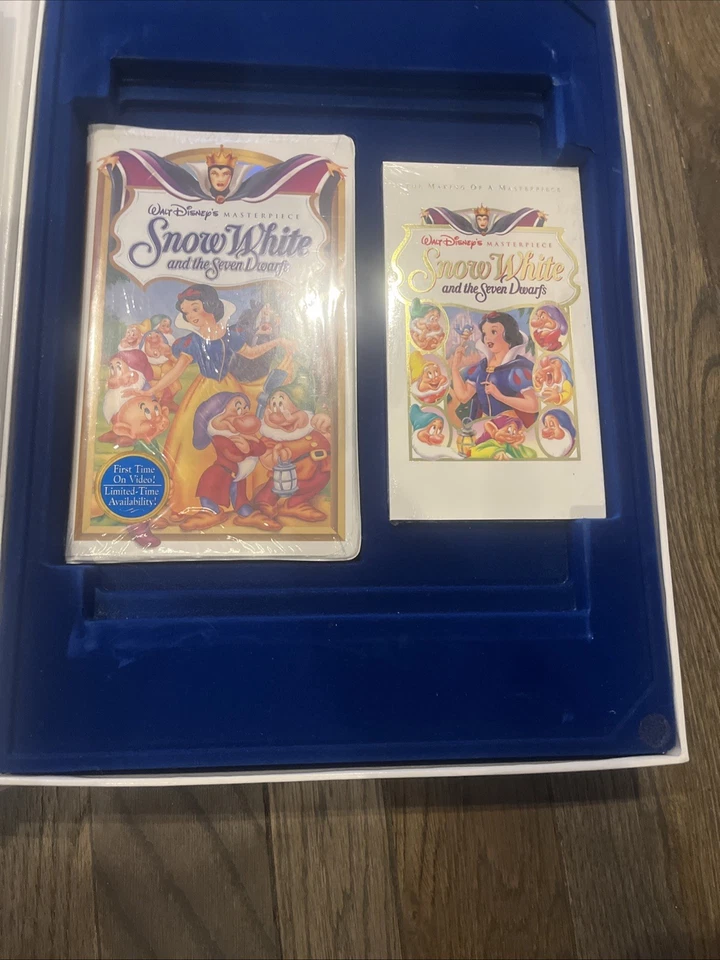 Disney Snow White Deluxe Collector’s VHS Box Set 1994 Complete Excellent - Image 4 of 4
