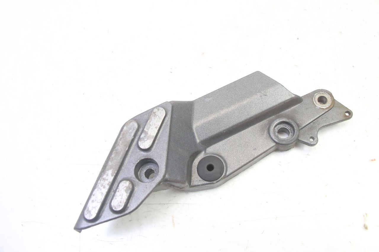 FRONT RIGHT FOOTREST MOUNT - TRIUMPH SPRINT 900 (1995 - 1998)