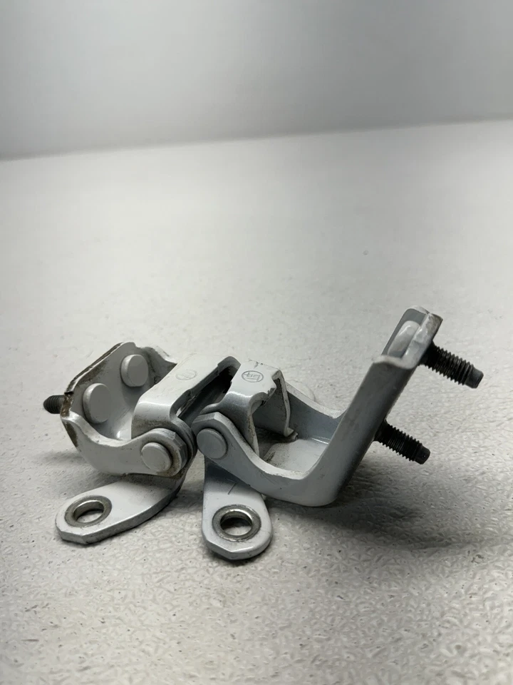 1997 - 2001 LEXUS ES300 REAR RIGHT LOWER AND UPPER DOOR HINGE WHITE OEM 231967 - Изображение 4 из 4