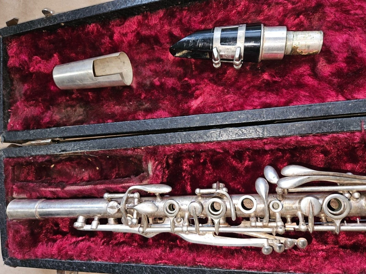 メタルクラリネット　Cavalier Elkhart Cavalier Elkhart metal clarinet, USA, Silver-finish