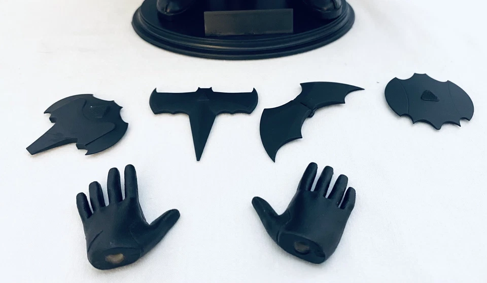 Figura de acción Batman DC Direct Deluxe 13 pulgadas, USADA Foto 3 de 4