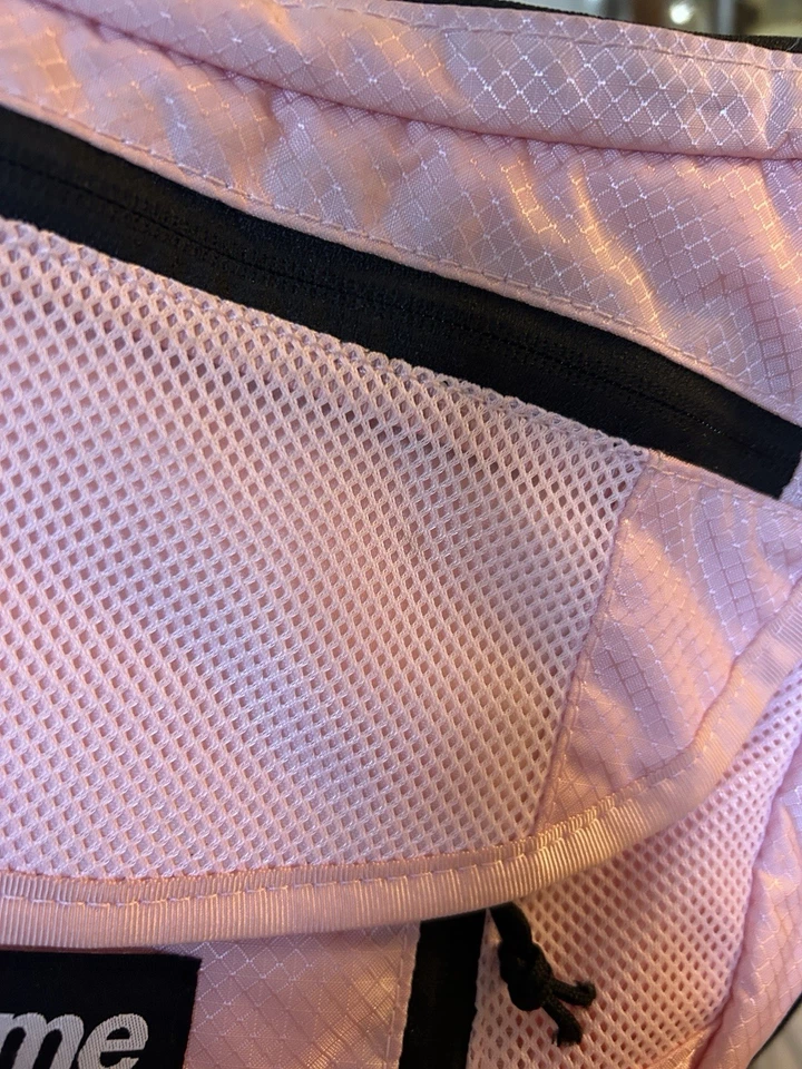 SS22 Supreme Bolso Mensajero Pequeño Rosa Resistente al Agua Negro Caja Logo Foto 2 de 4