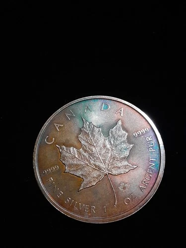 Beautiful  1 Troy Ounce 2014 Silver Maple. 9999 Fine Silver...Colors  !!!!!