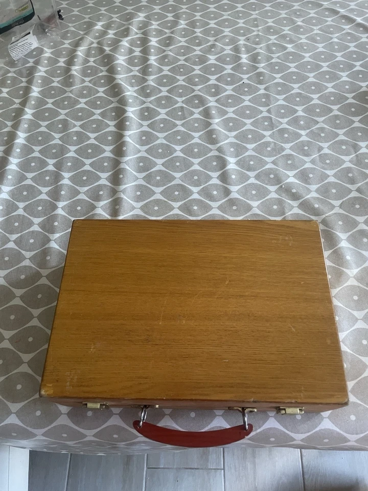 Vintage Poker Set in Designer Wooden Box - 300  Chips - Image 3 of 4