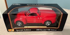 Maisto Special Edition 2000 Chevrolet Ssr Concept 118 Scale Red Diecast Car Maisto Special Edition 2000 Chevrolet Ssr Concept 118 Scale Red Diecast Car