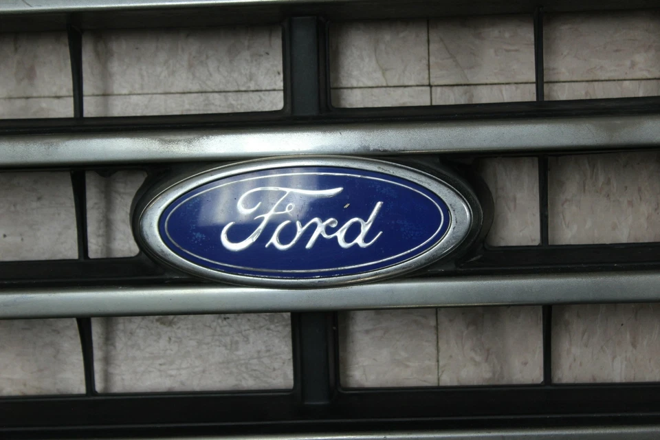 Б/у оригинальная решетка E27B-8150 1989-1992 Ford Ranger / Ford Bronco II (G97) - Изображение 3 из 4