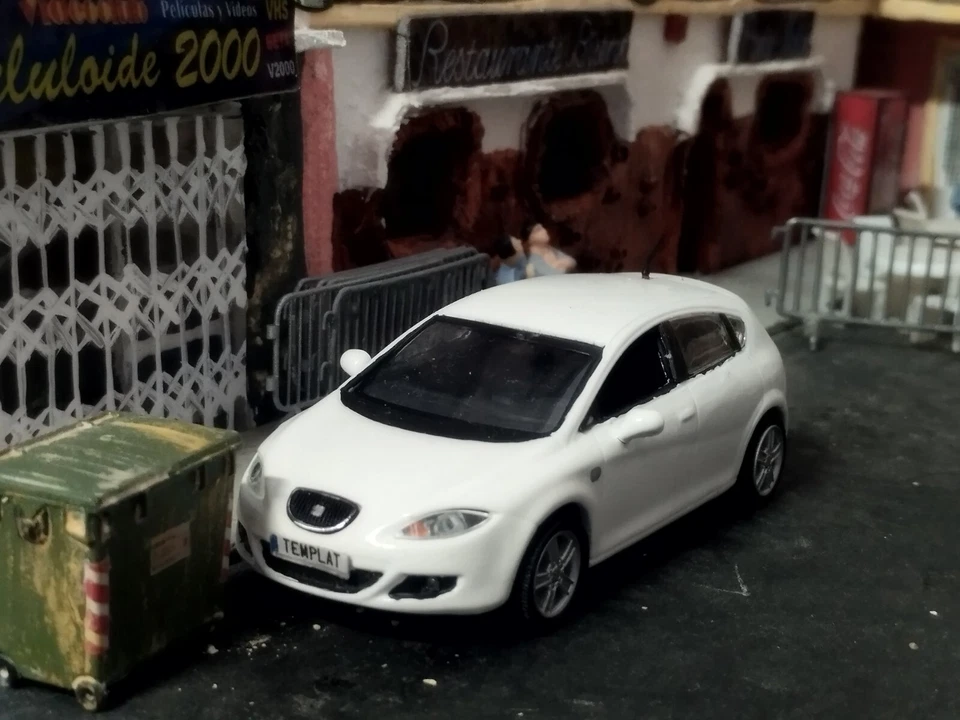 Seat León 2 - IXO Altaya - 1/43 modificado cambio de color a blanco - Imagen 3 de 4