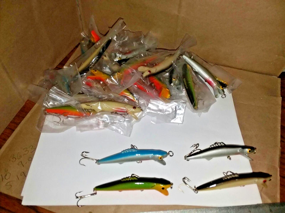 NEW LOT OF 4 Tom Manns DESIGNER Hackleback Bowfin 3.5" Fishing LURE JERKBAIT - Image 4 of 4